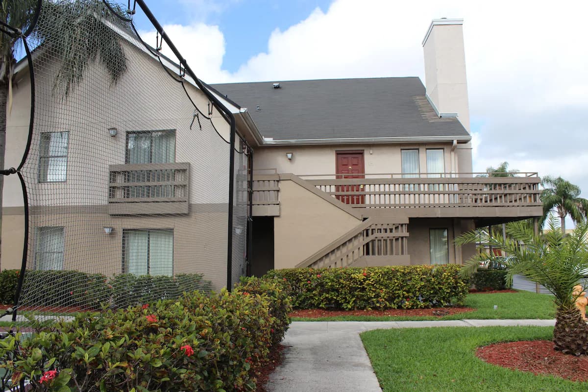 Doral Inn & Suites Miami Airport West